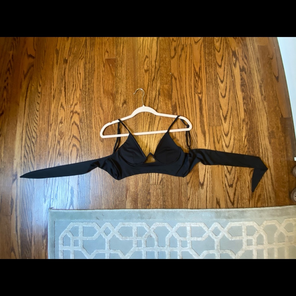 White Fox Heart on fire Black plunging crop
